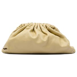 Bottega Veneta The Pouch in lambskin beige