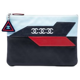 Clutch Chanel Black Medium Lambskin Airlines O Case