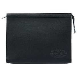 Louis Vuitton Black Taiga Articles de Voyage Pochette Voyage MM