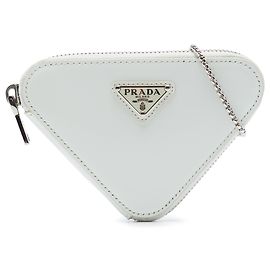 Pouch Mini Prada in pelle spazzolata bianca con catena e triangolo