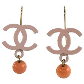 Chanel Coco Mark Ohrringe aus rosa Kunststoff mit Goldplattierung