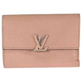 Louis Vuitton Portefeuille Capucines Compact Wallet