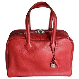 Bolsa Hermès Victoria 35 em couro vermelho
