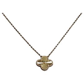 Van Cleef & Arpels Vintage Alhambra Pendant Necklace Yellow Gold Season