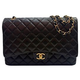 Chanel Sac à rabat classique en agneau avec détails dorés Maxi