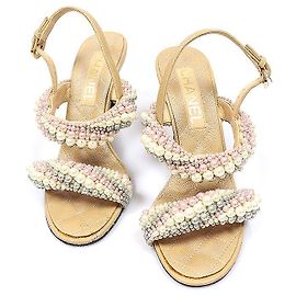 Chanel Beige Pearl Fantasy Kalbsleder Sandalen für Damen mit Perlenriemen