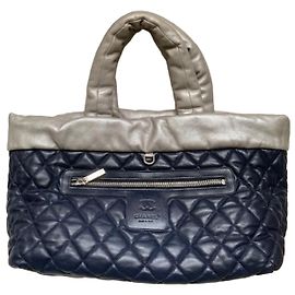 Bolso Chanel Coco Cocoon de cuero acolchado azul marino y gris