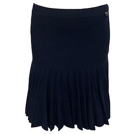 Chanel plissierter Strickrock aus Wolle und Kaschmir in Navy Blau mit CC-Logo Globe Plate