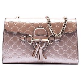 Bolso de hombro Gucci Emily Medium Guccissima de charol rosa