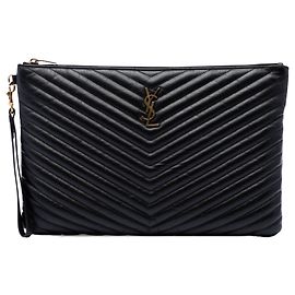 Clutch porta documentos Cassandre Saint Laurent en piel de becerro chevron negra