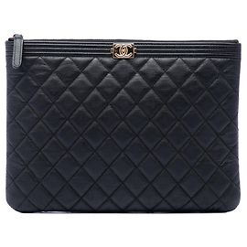 Clutch Chanel Boy O Case Medium Quilted Caviar Nera