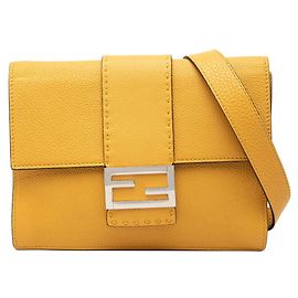 Borsa a tracolla e spalla Fendi Flat Bucket Medium