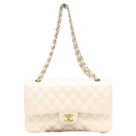 Borsa a tracolla Chanel A01112 in pelle caviar matelassé