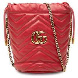 Borsa a secchiello Gucci Small GG Marmont in pelle di vitello matelassé rossa