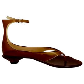 Chloé Zehentrenner-Sandalen mit Knöchelriemen aus braunem Gummi