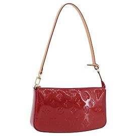 LOUIS VUITTON Monogram Vernis Pochette Accessoires Rouge Grunadine Auth 199154V