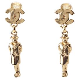 Pendientes de clip Mademoiselle Chanel CC chapados en oro