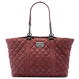Borsa a tracolla Chanel Gentle Boy in pelle di vitello iridescente matelassé rossa