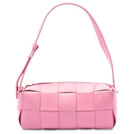 Borsa a tracolla piccola Bottega Veneta Brick Cassette in nappa Intrecciato rosa