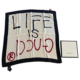 Gucci "Life is Gucci" Seidentuch