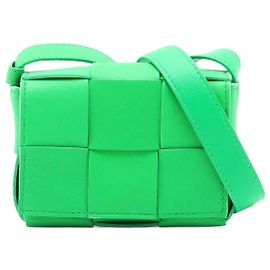 Bottega Veneta Bolsa Cassette em couro verde