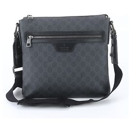 Bolsa de Ombro Gucci GG Supreme em Couro