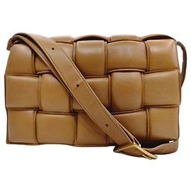 Bottega Veneta Borsa a tracolla Medium Cassette imbottita Camel