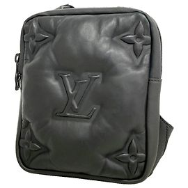 Bolsa Sling Assimétrica Louis Vuitton M68773