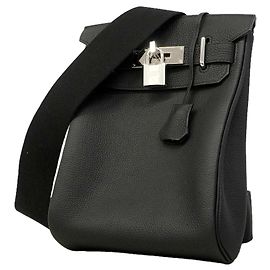 Hermès Bolso Sling Hermes en piel Togo negra