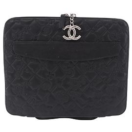 Custodia iPad Chanel Zip Around in pelle d'agnello matelassé