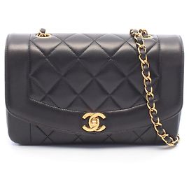 Bolsa de Ombro Chanel Matelassé Diana Flap