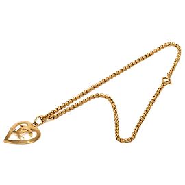 Colar com pingente de coração CC Chanel banhado a ouro