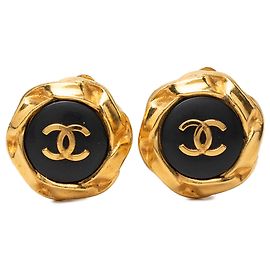 Orecchini a clip Chanel CC placcati in oro e smalto