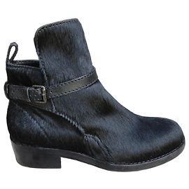 Botins Acne Studios em couro de pônei preto