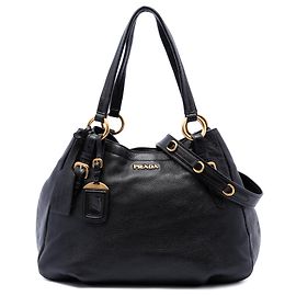 Tote convertible Prada in pelle Vitello Daino nera con zip laterale