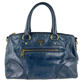 Prada Schultertasche aus Leder in Grün