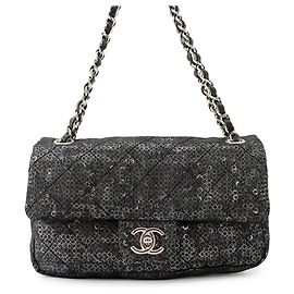 Bolso de hombro Chanel Matelassé con cadena negra