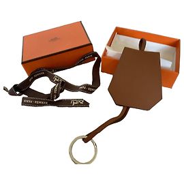 Hermès Schlüsselanhänger aus braunem Leder