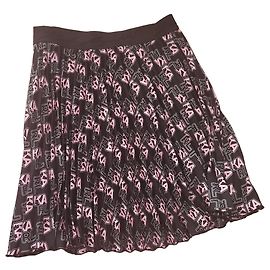 Falda plisada Karl Lagerfeld negra y rosa