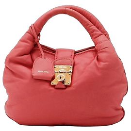 Bolsa Hobo Miu Miu em couro rosa