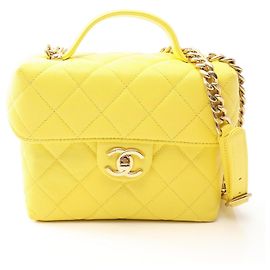 Chanel Matelassé kleine Vanity Bag in Gelb