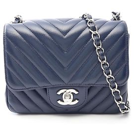 Chanel Chevron V-Stitch Mini Schultertasche