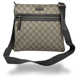 Borsa Messenger piatta Gucci con zip frontale in GG coated canvas Medium