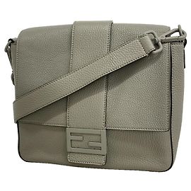Borsa a spalla Fendi Baguette in pelle grigia