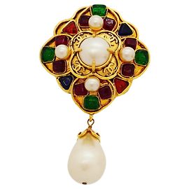 Spilla Chanel placcata oro con perla sintetica e Gripoix Gold