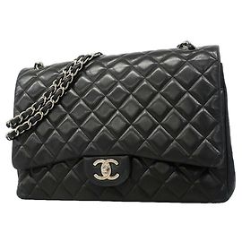 Bolso de hombro Chanel de piel de cordero negra