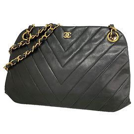 Borsa a tracolla Chanel in pelle d'agnello nera
