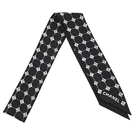 Carré en soie Chanel noir et blanc