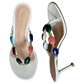 Sandali Gianvito Rossi in pelle bianca con pietre colorate