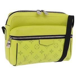 Borsa a Tracolla LOUIS VUITTON Taigalama Outdoor PM Gialla M30239 LV Auth 202236M
